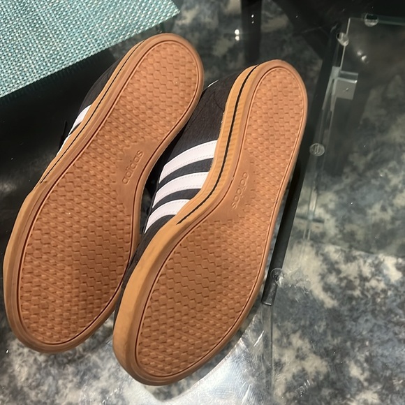 Daily 3.0 Adidas. Washed canvas upper. Size 11 1/2 - Picture 3 of 4